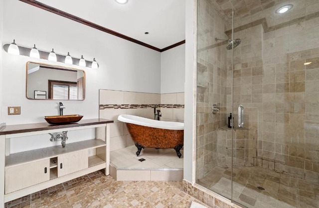 Lavish Stay near lake & downtown #2