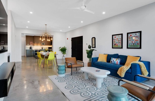 Lay Low Tempo Highlands - NULU 4BR Balcony