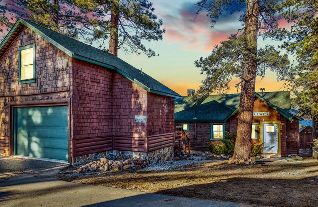Lazy Days- Lakefront Village Retreat- Sun Deck