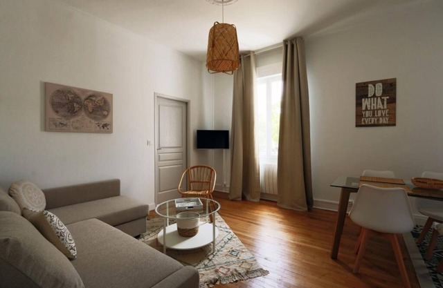 Le Balzacien - apartment near train station