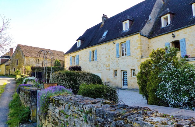 Le Bonheur dans notre Pré, 4 gites with 11 rooms 25P