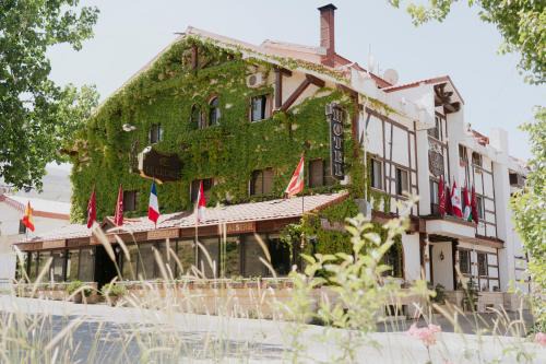 Le Cedrus Hotel