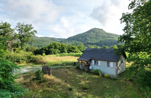 Le Chalet de Lilie, gîte à la ferme. Cadre calme et verdoyant. Animaux acceptés