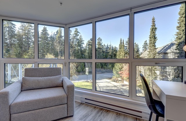 Le Chamois 211 - Ski in Ski out, Common Pool, Hot Tub & Gym