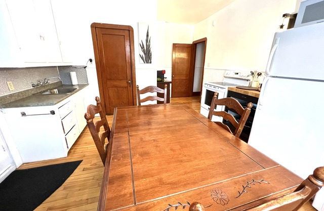 Le Limoileux: Charmant 6 Places au Coeur de Limoilou/Stationnement Disponible