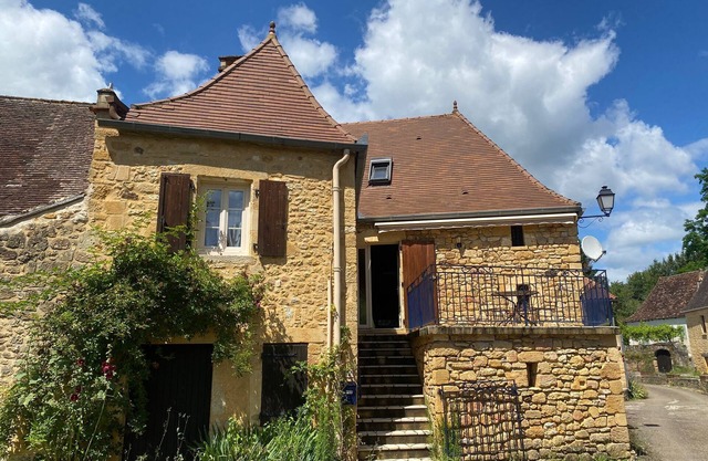 Le logis d'Epicure Charming house in the heart of a typical Lot village.