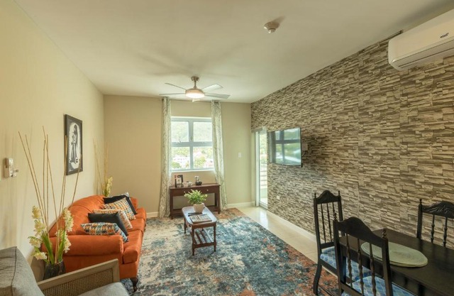 Le Luxe Penthouse 2BR w AC Wifi & 24 hr sec