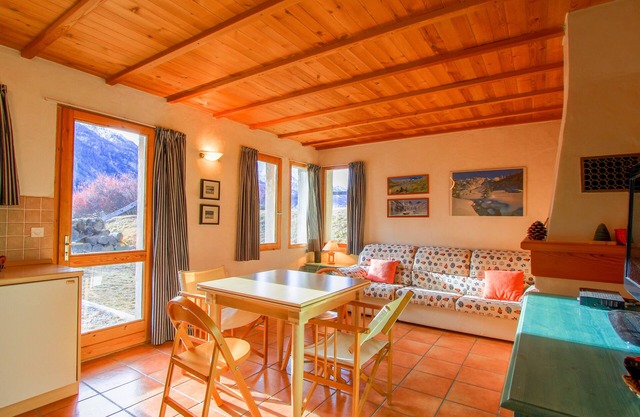 Le Miou: hameau des Chazals Nevache Hautes Alpes