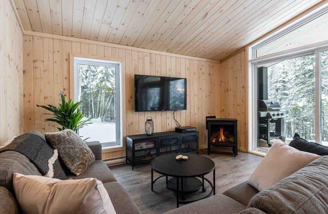 Le Montagnard 91: Tranquil Chalet, Pet-Friendly