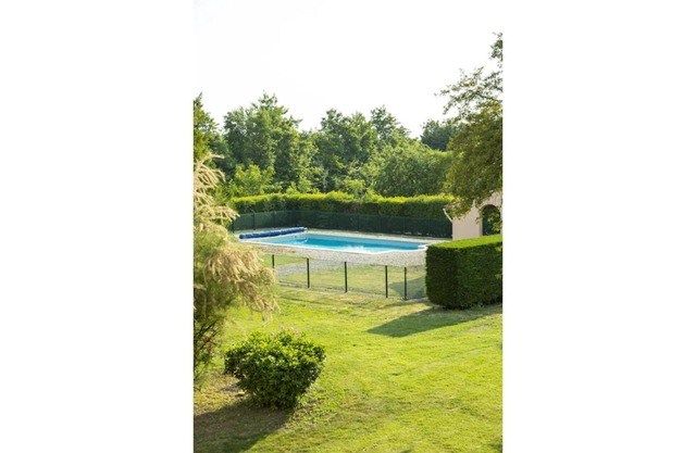 Le Morgon-Charming, peaceful farmhouse with swimming pool in wooded grounds