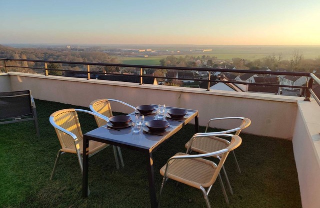 Le Panorama, 15 minutes from CDG, between Eurodisney and Parc Astérix.
