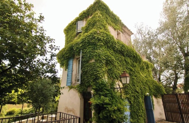 Le Pigeonnier, a tower in the heart of the rivers