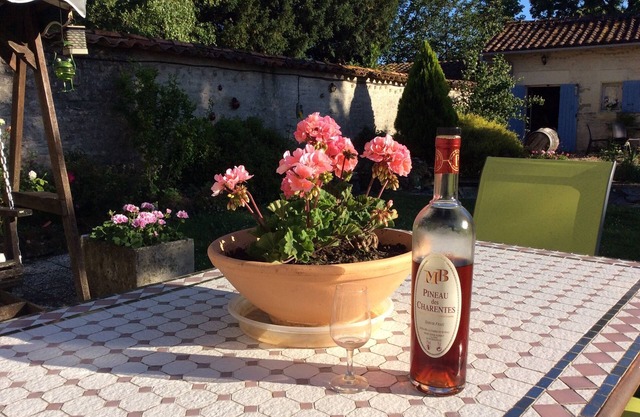 Le Puits, Beautiful Stone Cottage With Private Swimming Pool for Sole use
