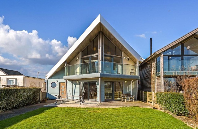 Le Var - Beachfront home in Bracklesham Bay
