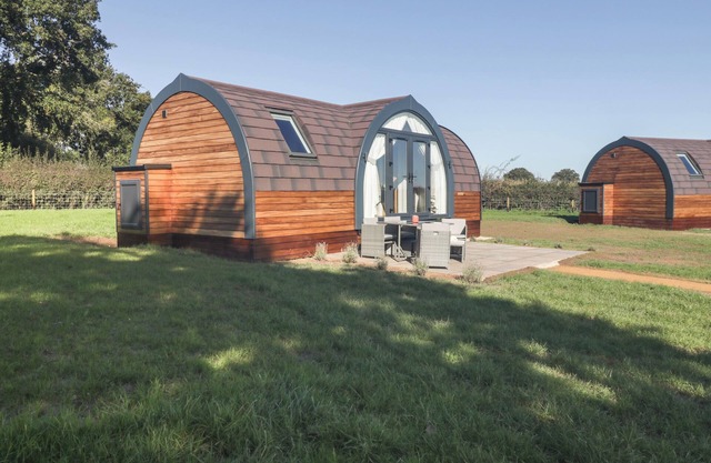 LEADON VIEW OAK, pet friendly, with a garden in Newent