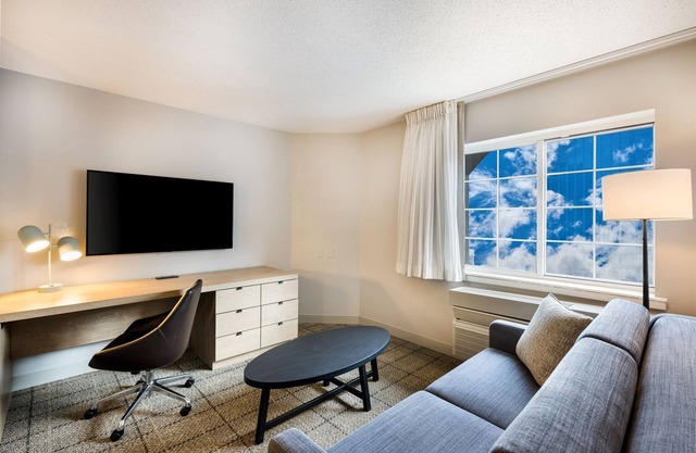 Learn at Ellis Island Museum! Sophisticated Suite! Parking Available!