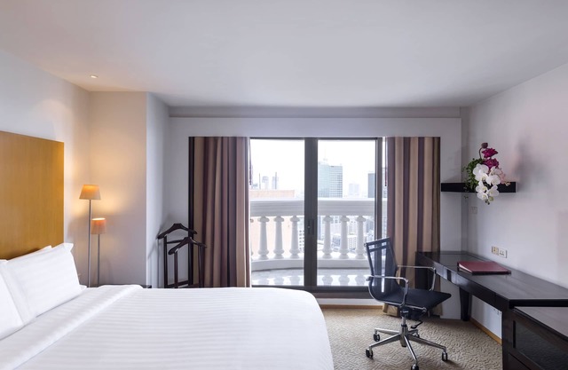 lebua Suite City View With Breakfast