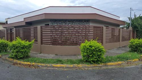 Ledy's Inn
