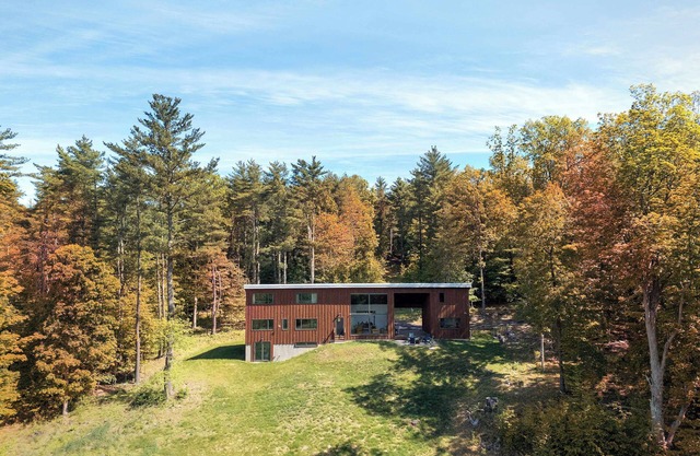 Leeds Longhouse: Scenic Views near Hudson + Hunter