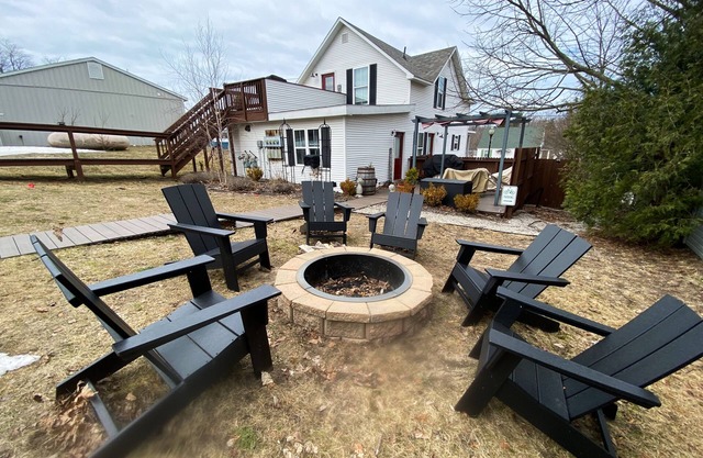 Leelanau Farmhouse Ste 3