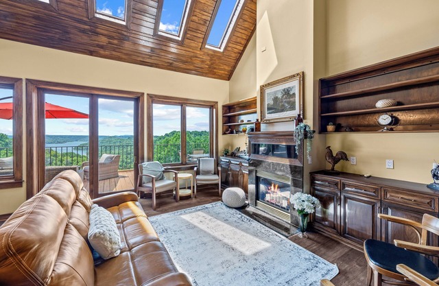 Leeric Lodge & Resort on Center Hill Lake -Mtn top w/lake Views & Heated Pool