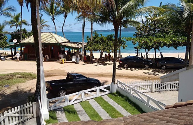 Left with suite on the seafront in Sununga Beach in Lazarus