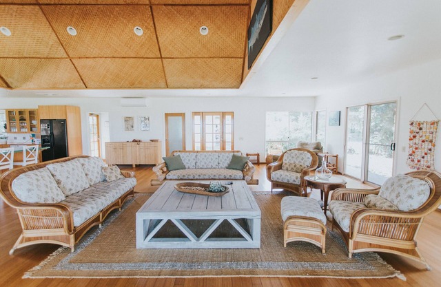 Legal 3 Bedroom home on a small Haiku farm. Close to beaches and Paia