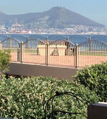 Leisure Bay Beachfront Apartment