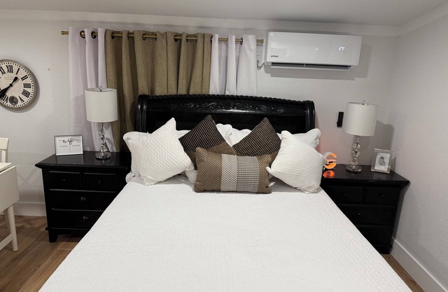 Leisure place Charming studio in delightful Tampa with WiFi, AC