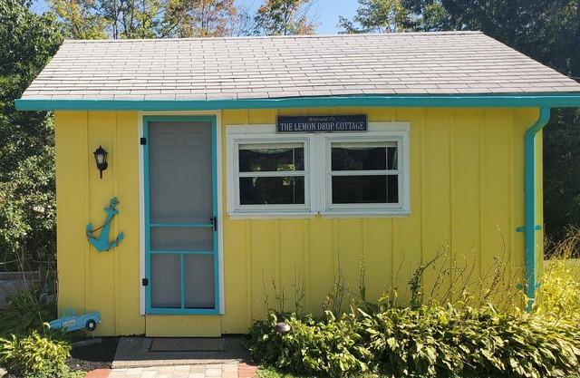 LEMON DROP LAKE FRONT COTTAGE