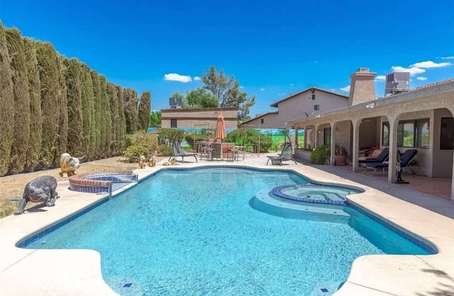 Leopard Lux Gold Rush: Heated*Pool, 4000SqFt, Jacuzzi*, Billiards, Darts, Projector, 4K TV's, Darts