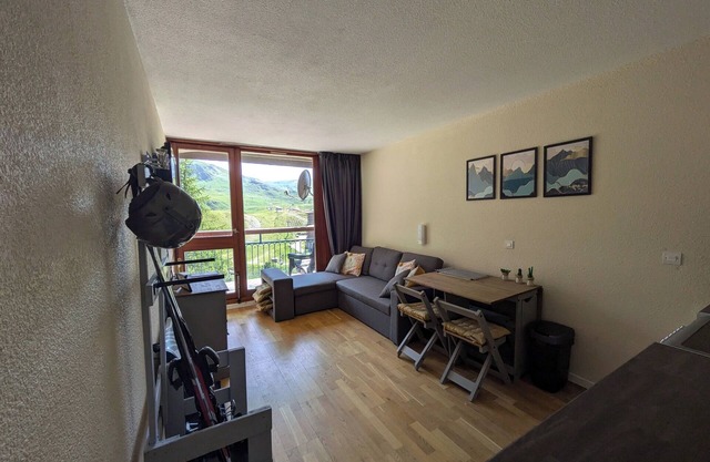 Les Arc 2000 Ski to Door Modern Apartment. Fantastic access to the slopes.