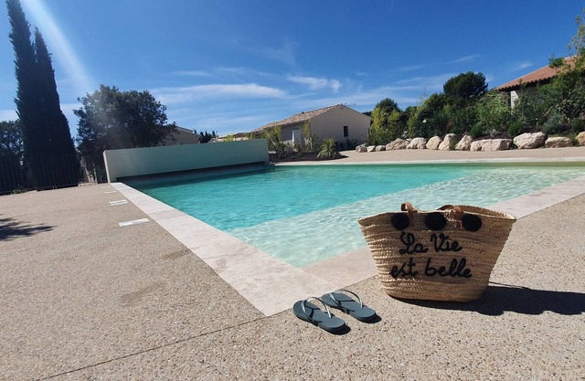 "Les bergeries de Saumane", large air-conditioned gite, shared heated pool.