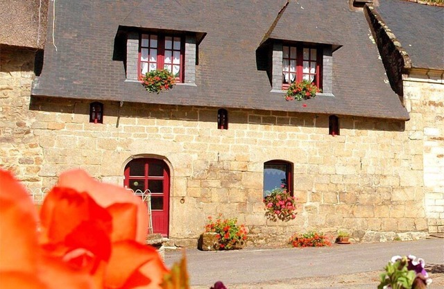 Les CHAUMIERES de KERHOUIDEN Le PUITS 2