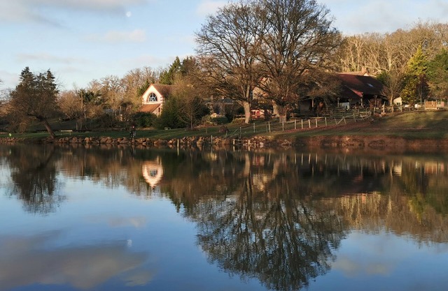 Les gites du Gué Rabot, heated indoor swimming pool, sports hall, tennis court
