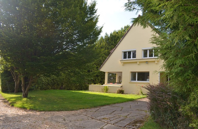 Les Hortensias-pretty house located in the heart of the country of Bray.