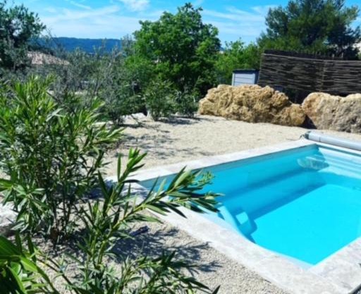 Les jardins de la Gravière à 5 mn de Lourmarin avec piscine privée
