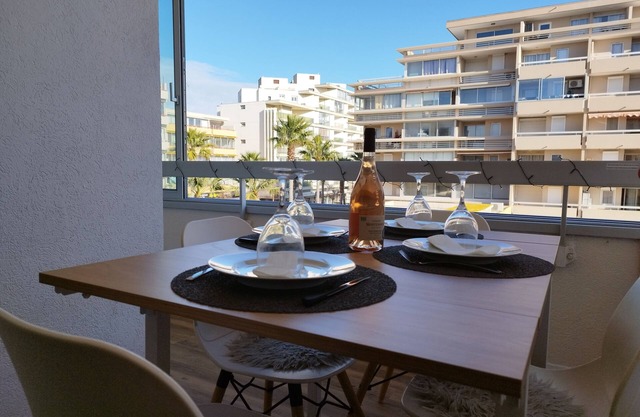 *Les Palmiers* 4 Pers* -Parking* 50m from the beach*Elevator*