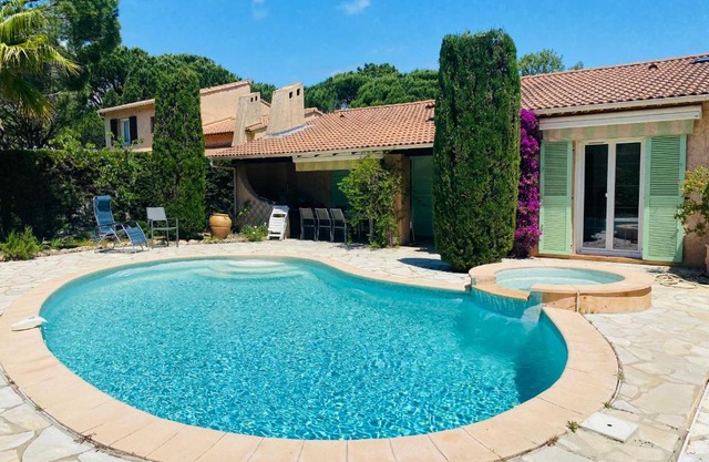 Les Pins Ensoleillés