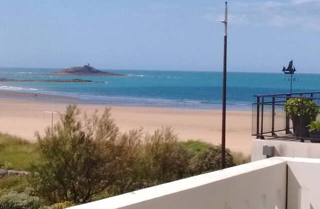 "Les Sables" APT 2 pers SEA VIEW, BEACH SIDE IN Sables D'Or