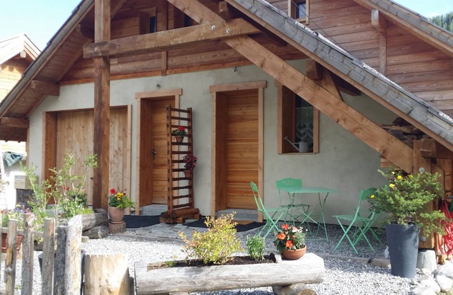 Les Thures Hameau du Roubion Hautes Alpes