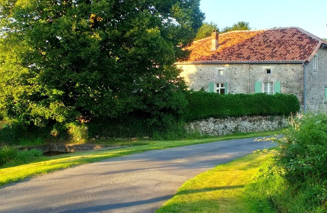 Les Volets Verts 'the green shutters' nAuthentic french farmhouse in SW France.