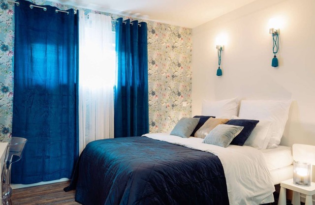 Leslodgespa, La Marine, free Parking and More...