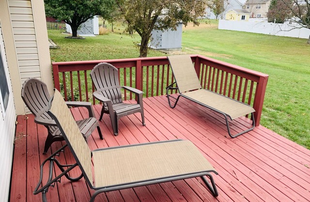 Less than a mile from Grand Park, Sleeps 20, "Sitting the Pines"