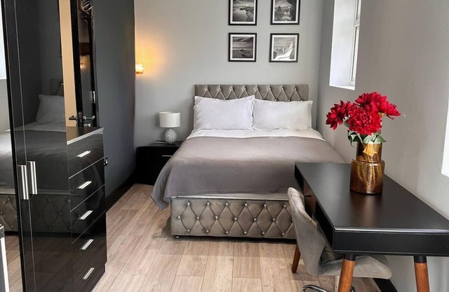 Letzi private en-suite, North Harrow.