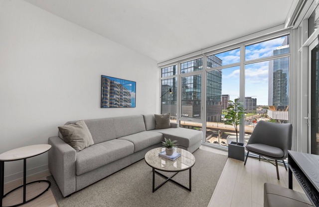 Level - Fulton Market One Bedroom Suite with full kitchen and living room