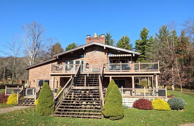 Level lakefront, family-friendly, hot tub, low fees, private dock