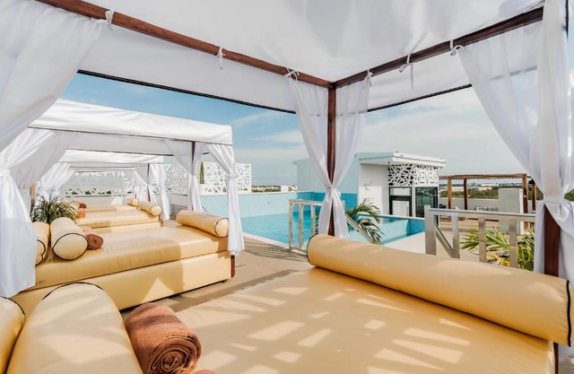 LEVEL Luxury Condos