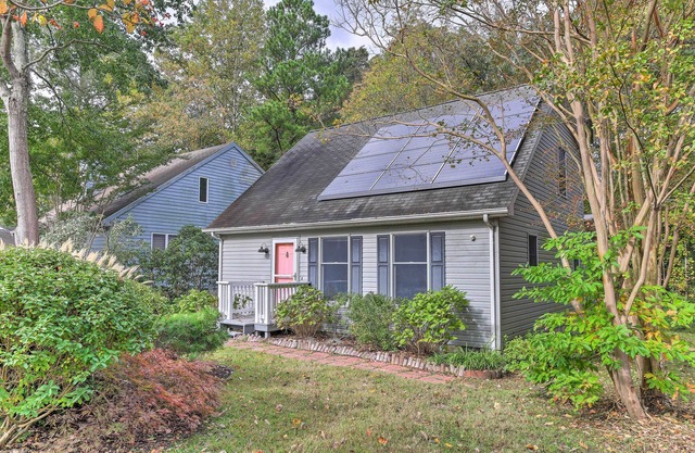 Lewes Cottage w/Pool Access: 10 Mi to Beach!