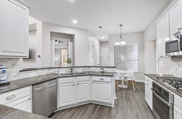 Lewisville Retreat | 5BR Home